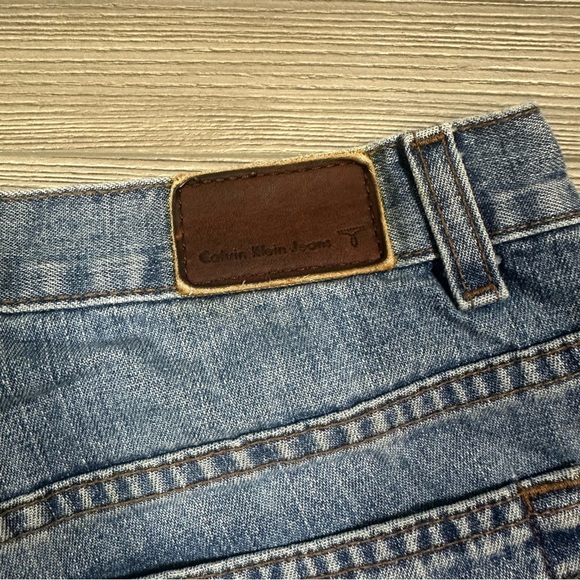 Calvin Klein Medium Wash Denim Shorts Women’s High Waist Classic 90s Minimalist - Picture 5 of 6